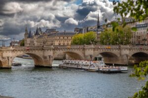 Dîner et croisière sur la Seine : luxe, raffinement et vue imprenable
